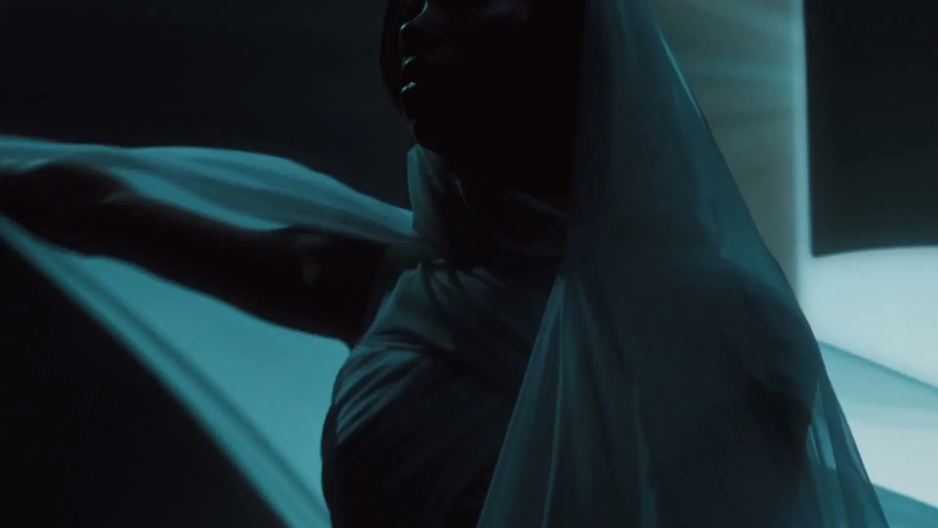 Sakara “Save Me” (2025), frame 4