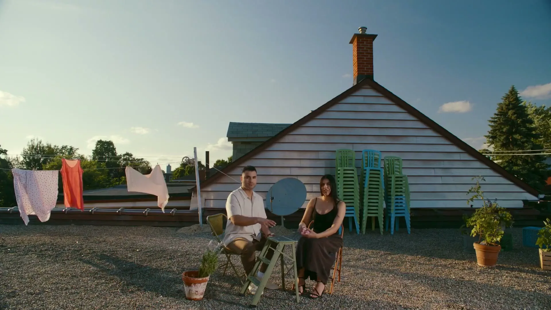 Hinge “It’s Funny We Met -Raquel & Libert” (2025), frame 4