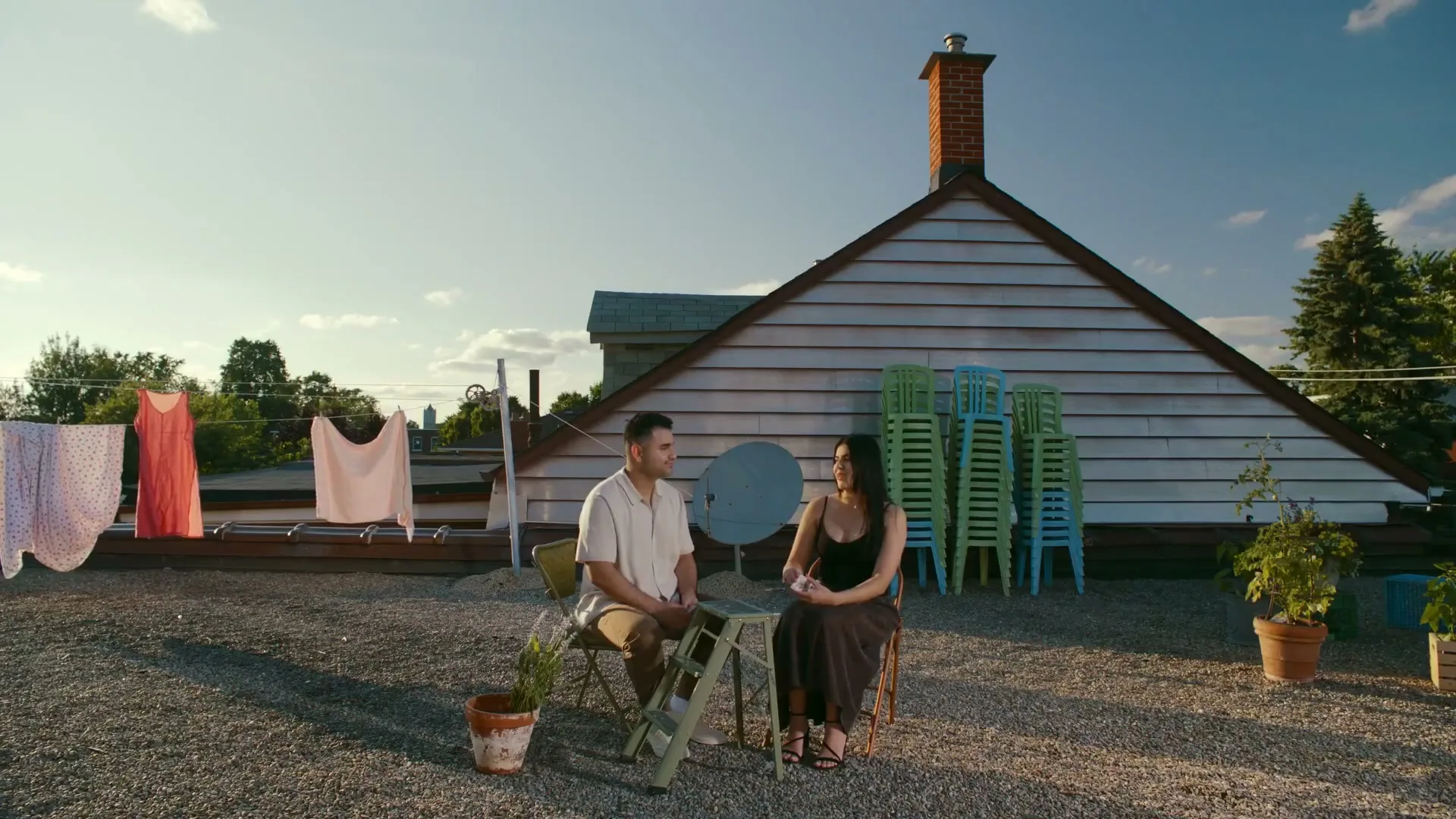 Hinge “It’s Funny We Met -Raquel & Libert” (2025), frame 6