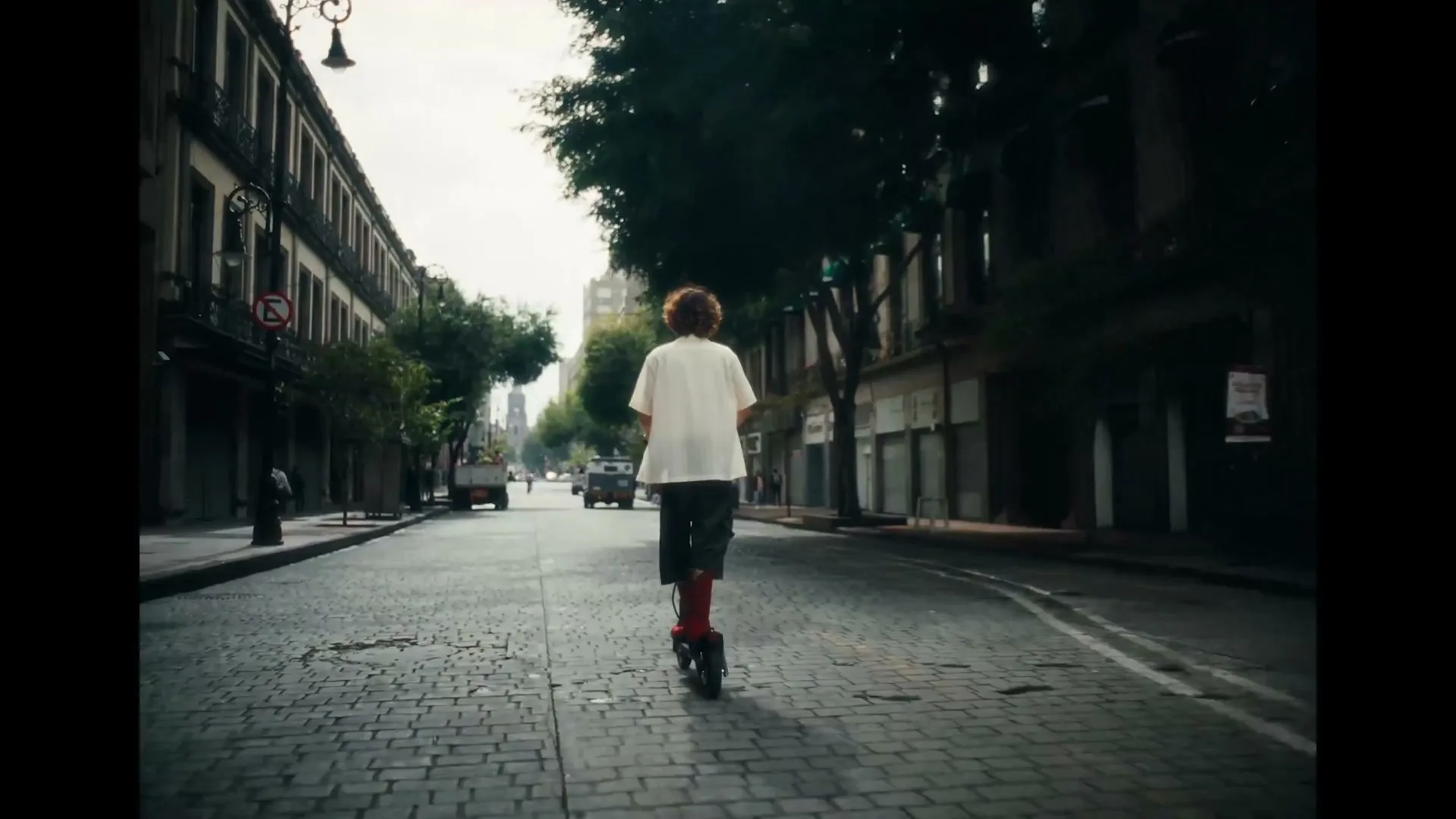 Amazon “Moda” (2024), frame 6