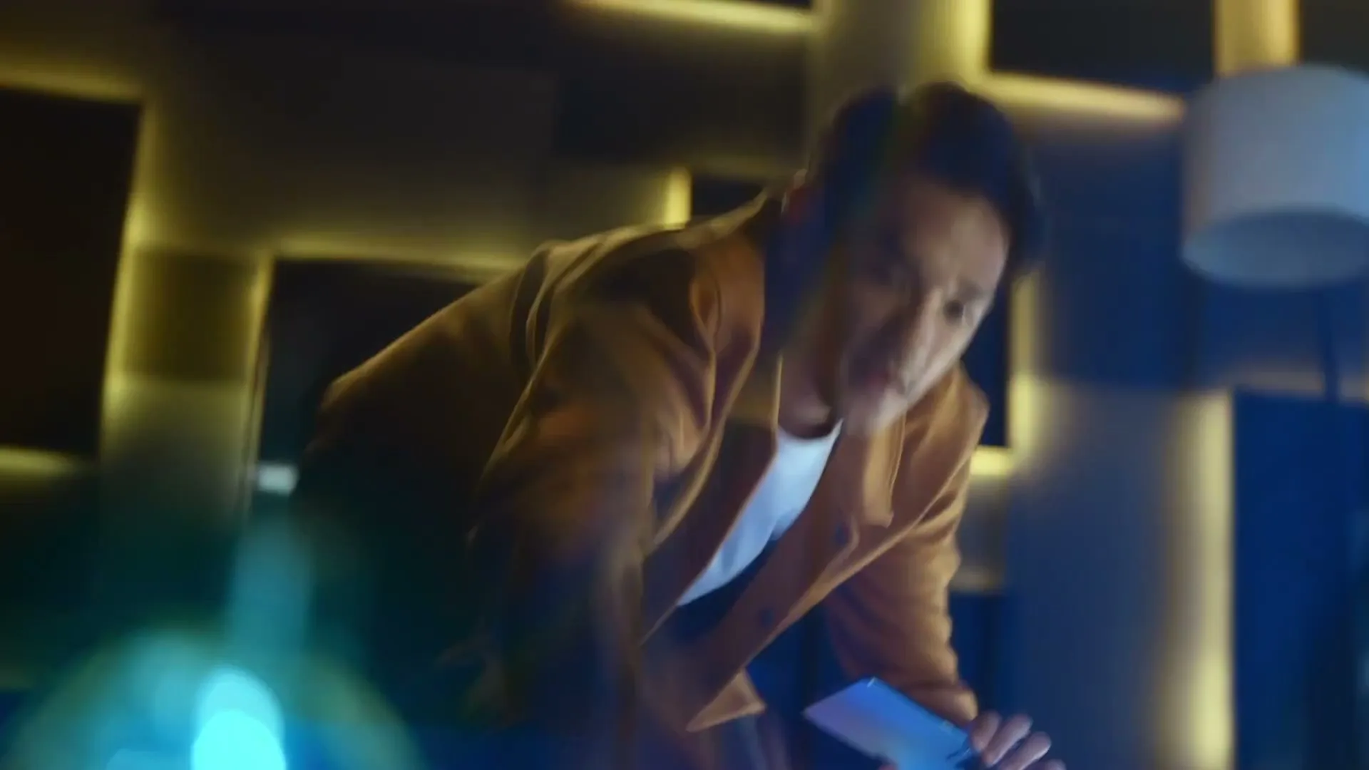 Vivo "V21" (2023) commercial still