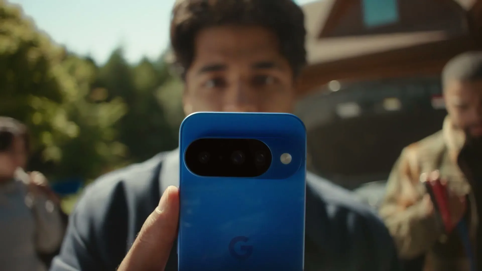 Google Canada “Pixel In The Clutch Boost” (2025), frame 3
