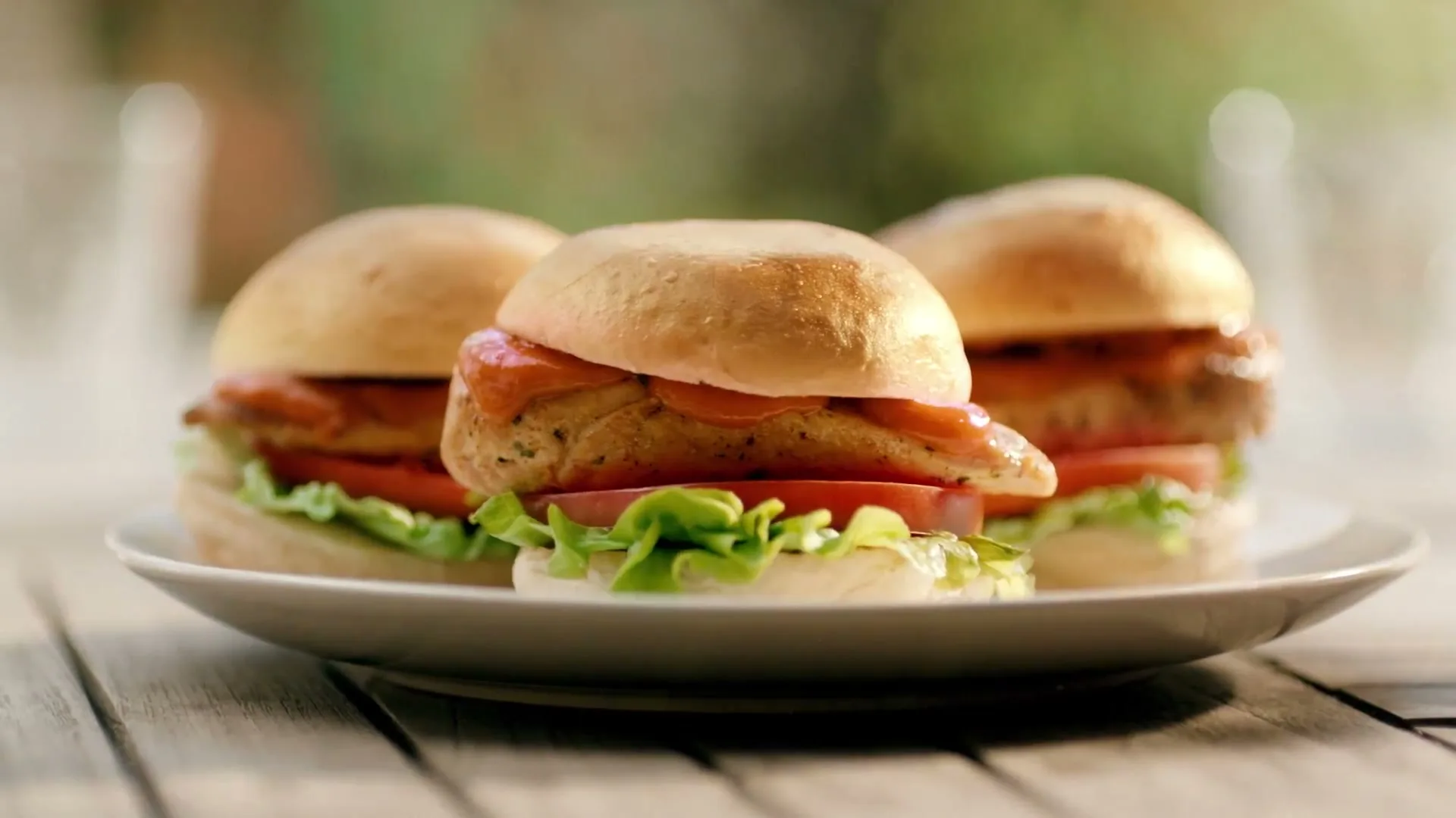 Heinz "Peri Peri & Sweet Chilli" (2015) commercial still