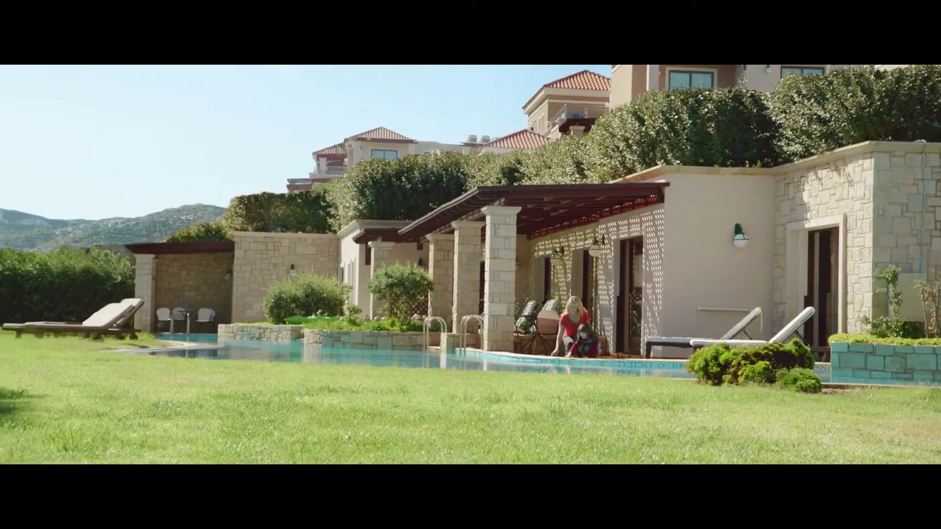 TUI Travel “Simon The Ogre” (2014), frame 4