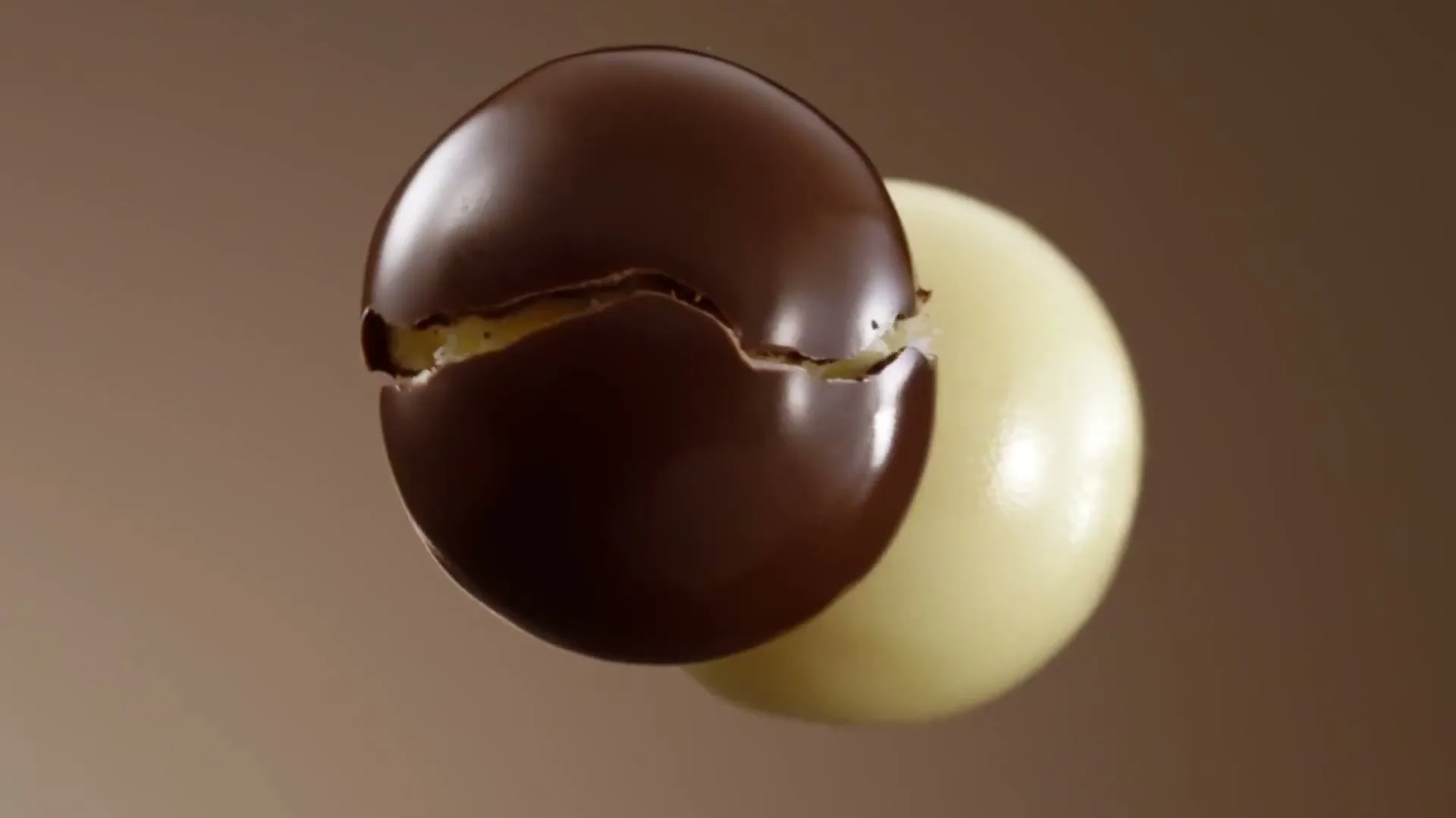 Müller “Yoghurt with the Corner” (2022), frame 4