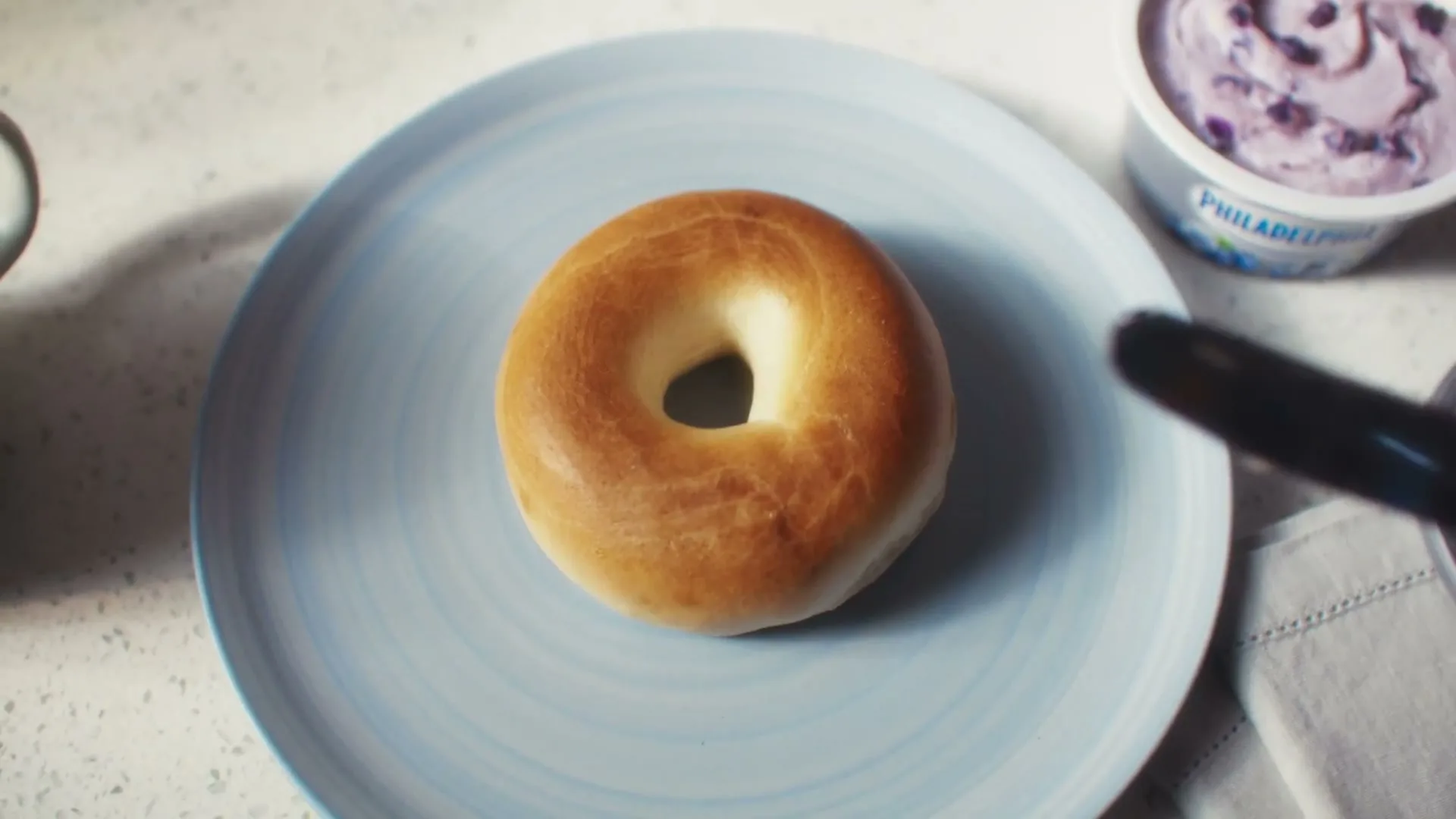Philadelphia Cream Cheese “Bonuts” (2025), frame 4