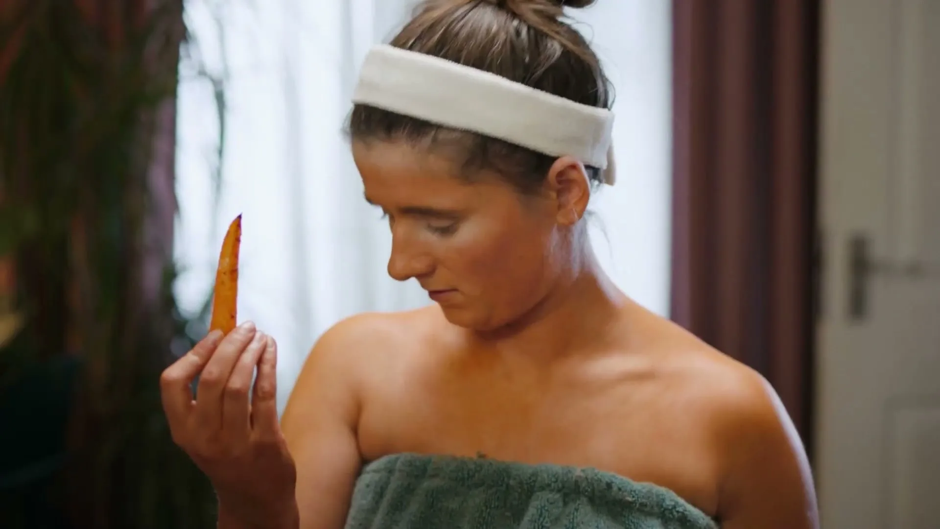 Tesco Ireland “Food Love Stories - Sam’s ‘Saviour’ Steak Salad”, directed by Lena Beug