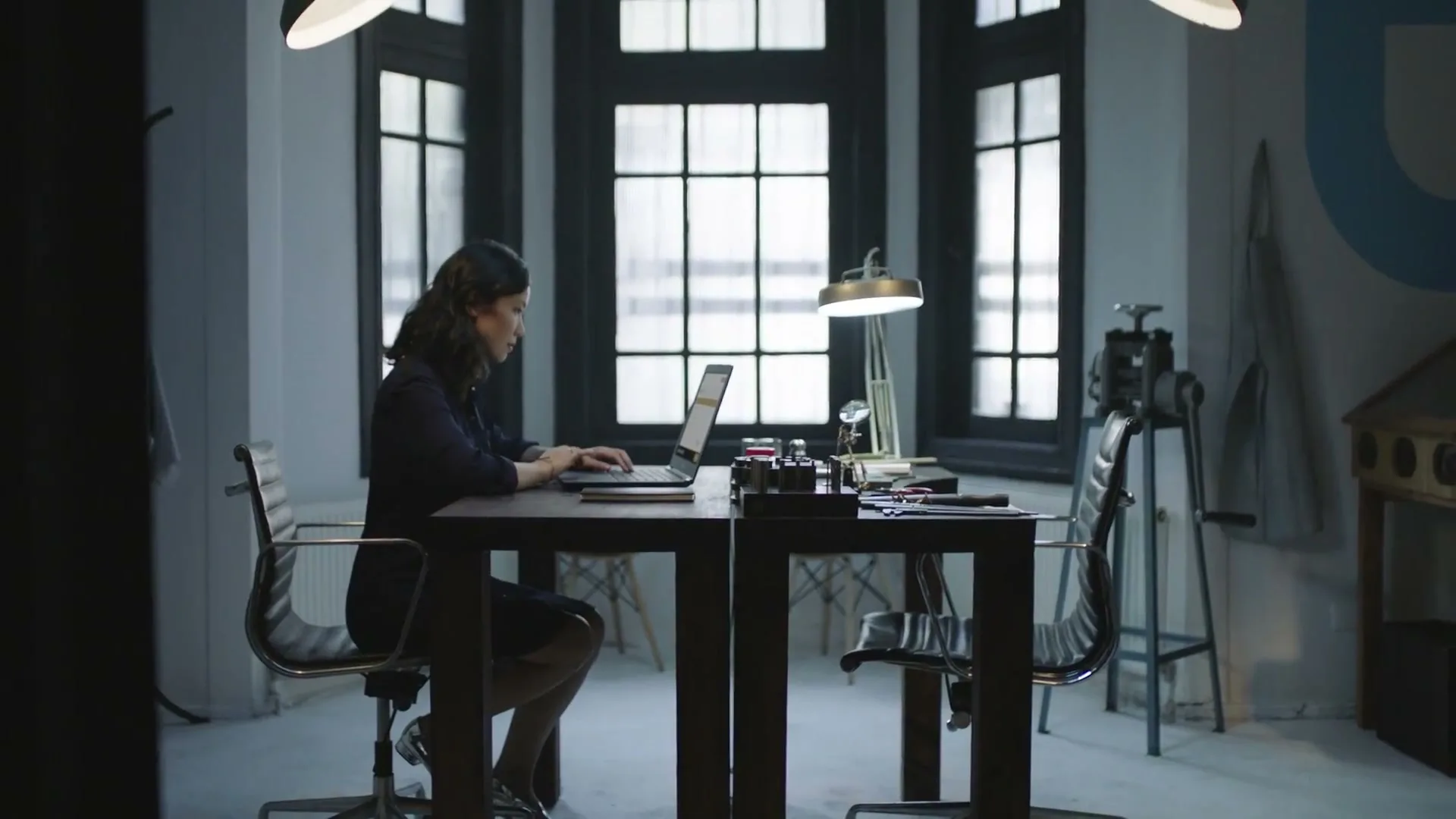 Bell "Jeweler" (2025) commercial still