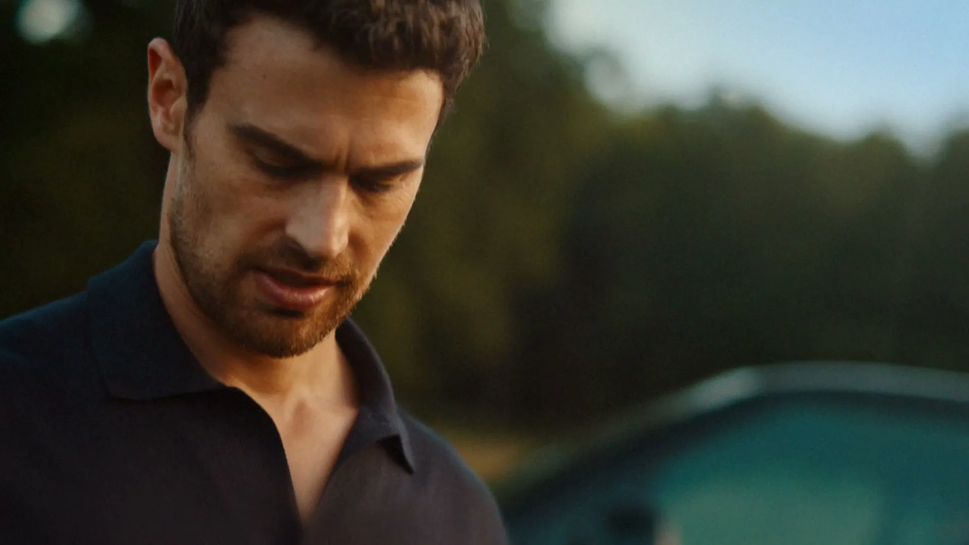 Range Rover “Sport In Velocity Blue x Theo James” (2025), frame 2
