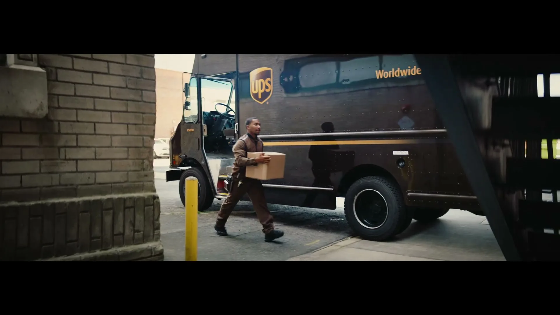 UPS “Year Round Caddies” (2022), frame 3