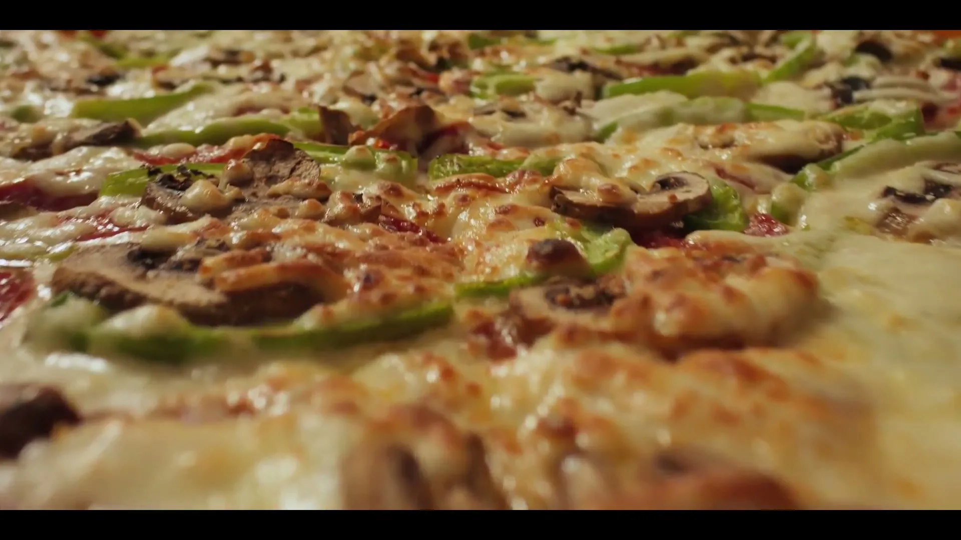 Pizza Pizza “XXL Cravings” (2025), frame 6