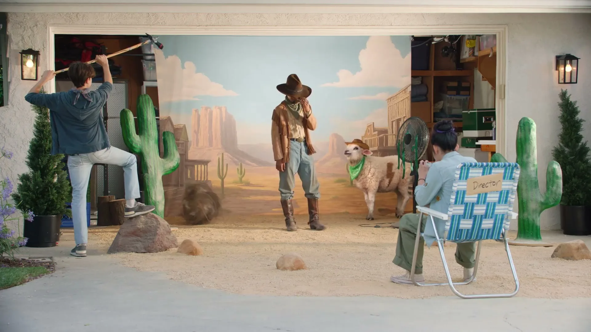 COX “Mobile - Our favorite sheep introduces iPhone 17 Pro”, directed by John Larigakis