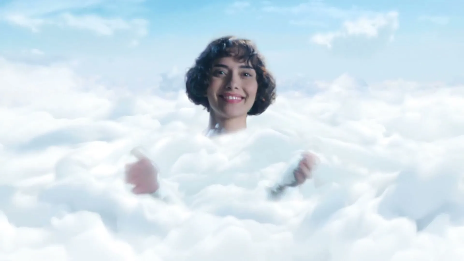 Dove “Duşun Köpüğünü Sür”, directed by Derya Mansur
