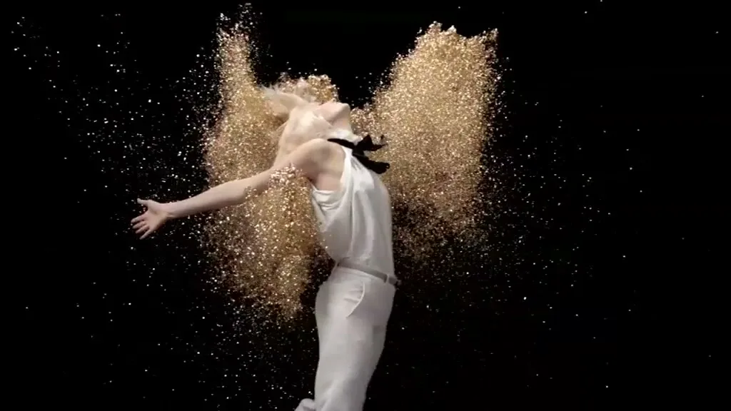 L'Oréal “Mousse Absolue”, directed by Ivo Wejgaard