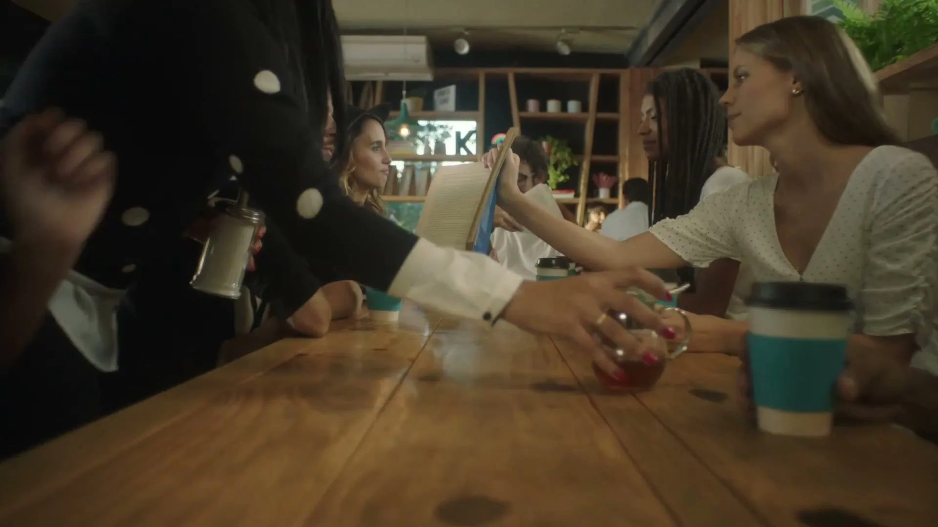 Fido Xtra "Cafe" (2025) commercial still