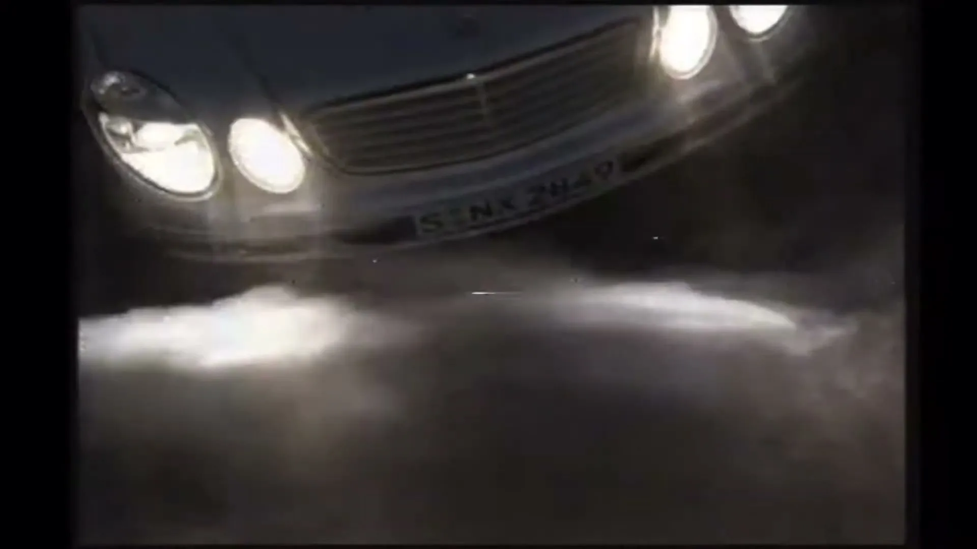 Mercedes-Benz “Movement” (2003), frame 5