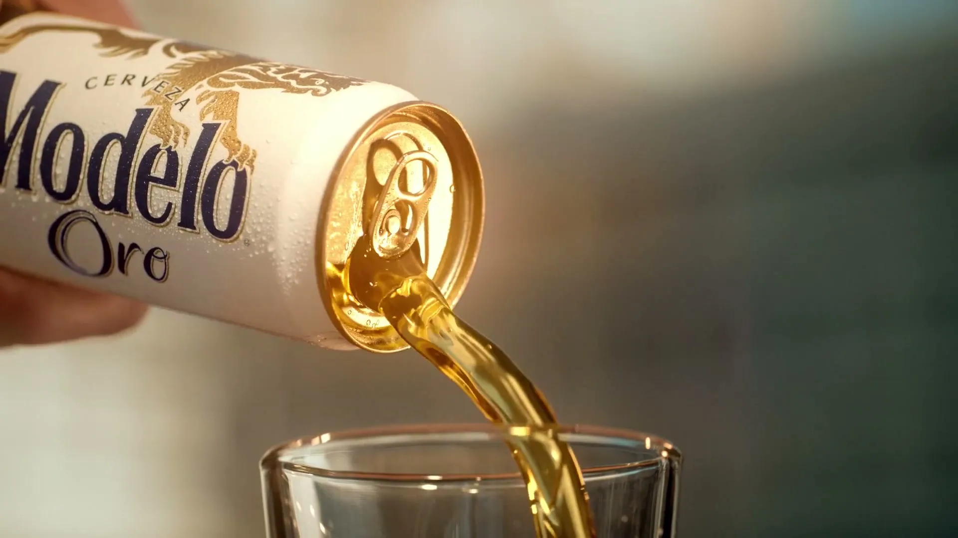 Modelo “Gold at the Bodega Agency Version” (2025)