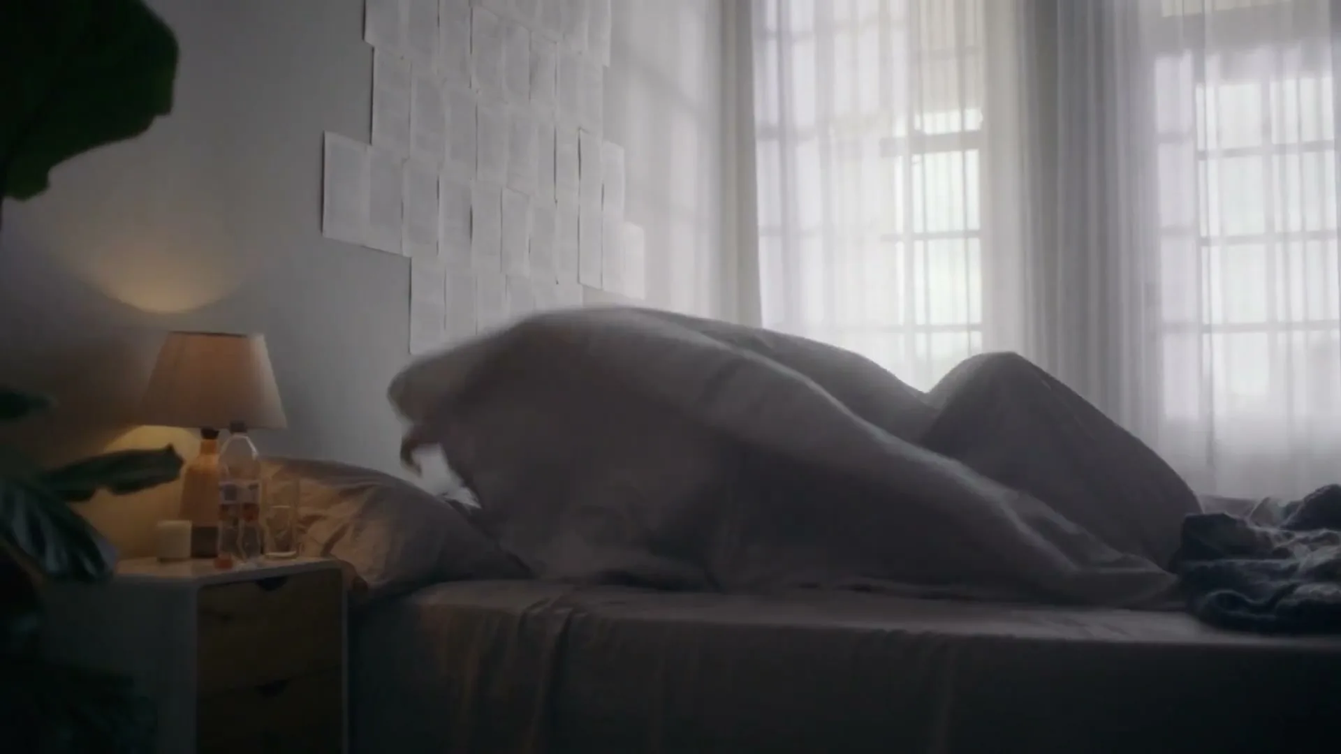 Romlösa “Release The Bubbles” (2024), frame 3