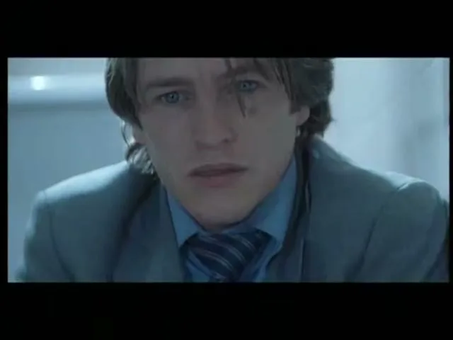 Monster.com “Growl” (2001), frame 4