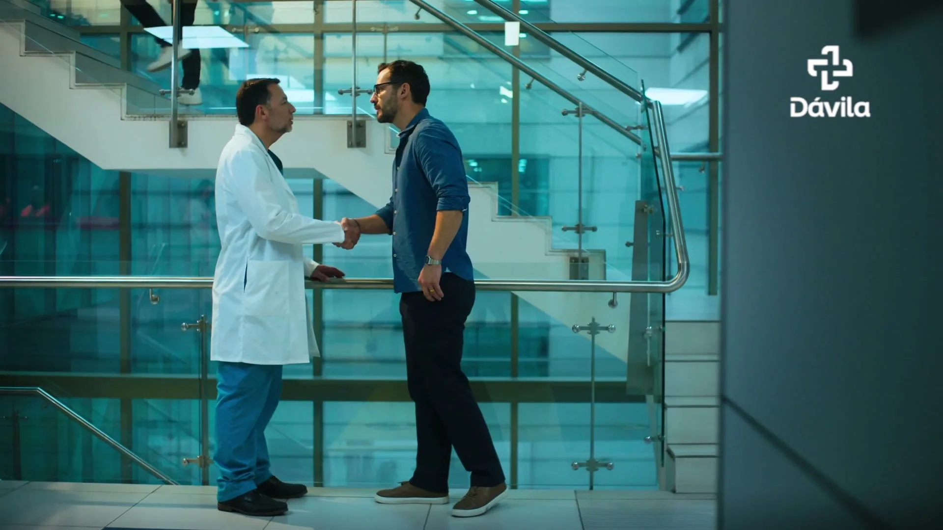 Clínica Dávila "Ven a la Dávila - Cirugia" (2026) commercial still