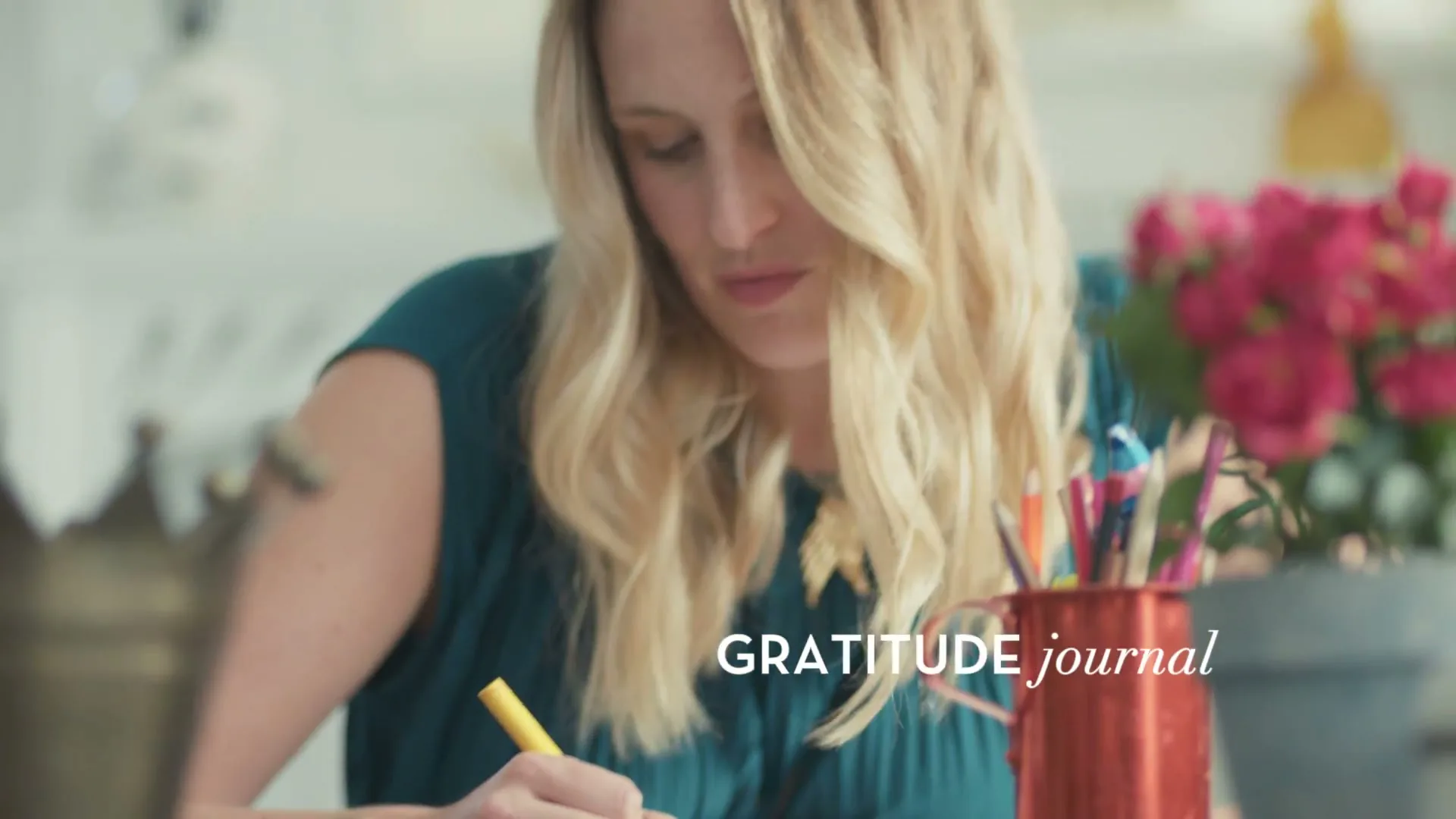 Proctor & Gamble “My Luminous Day' Olay” (2020), frame 6
