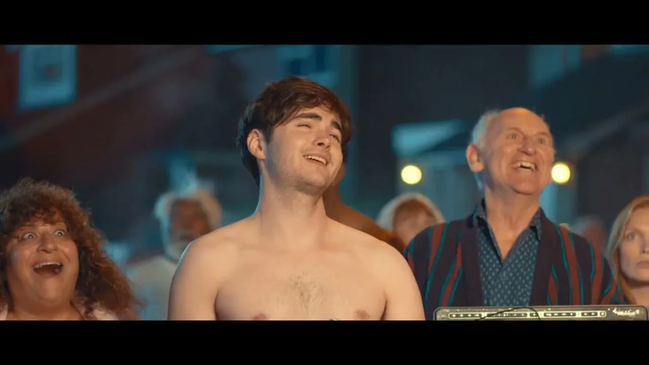 Go Compare "Gocompare.com ‘Sleepwalkers" (2015) commercial still