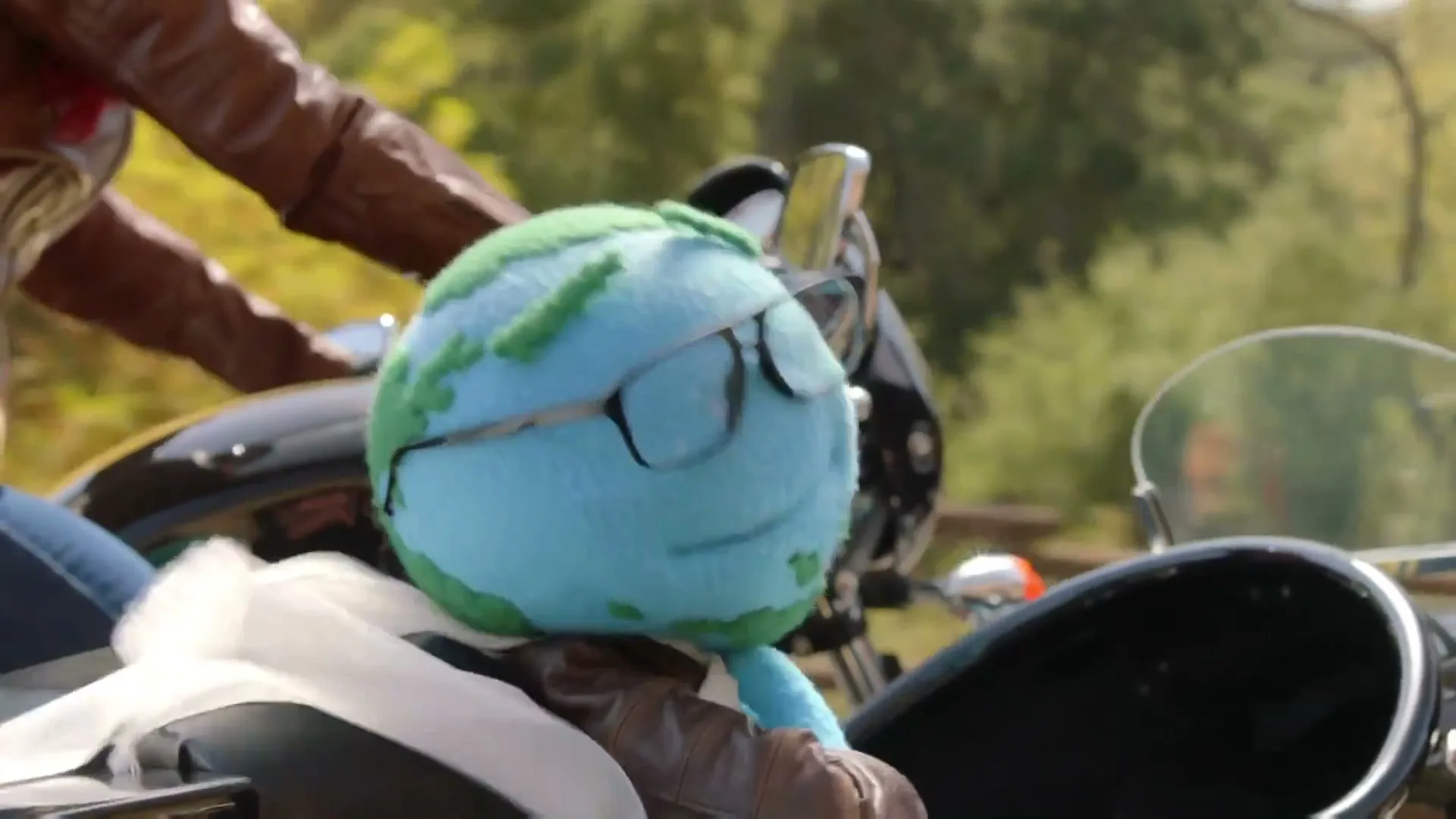 Eyeglass World "Sidecar" (2022) commercial still