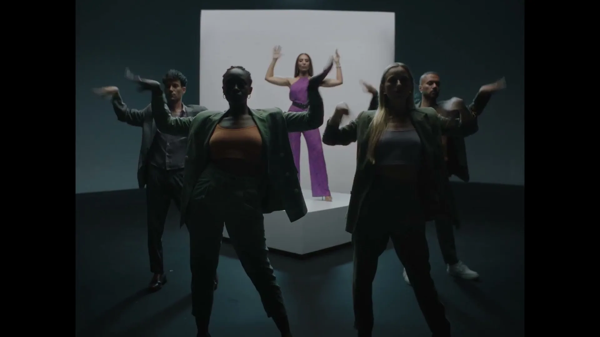 Samsung “Samsung - Flip” (2026), frame 3