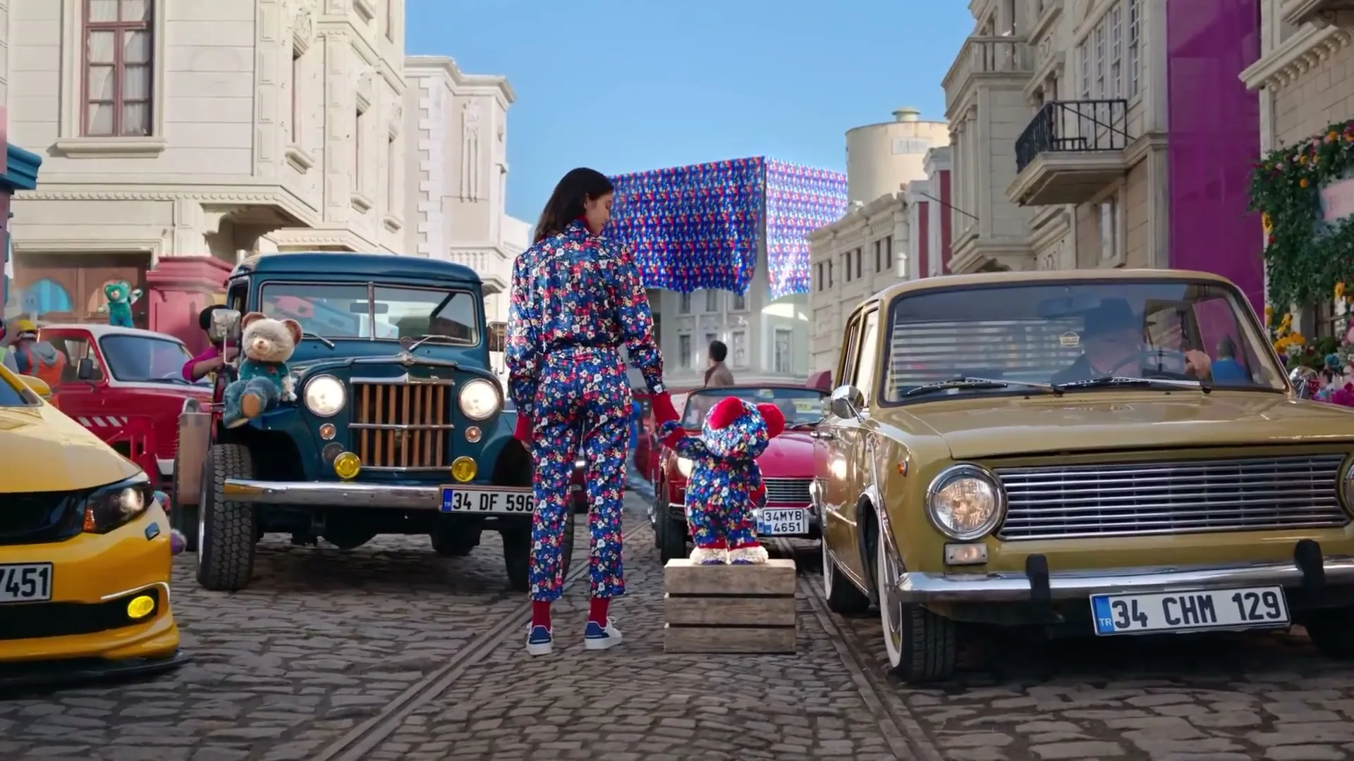 YUMOŞ “Giysilerin Seninle Kalsın”, directed by JF Coton