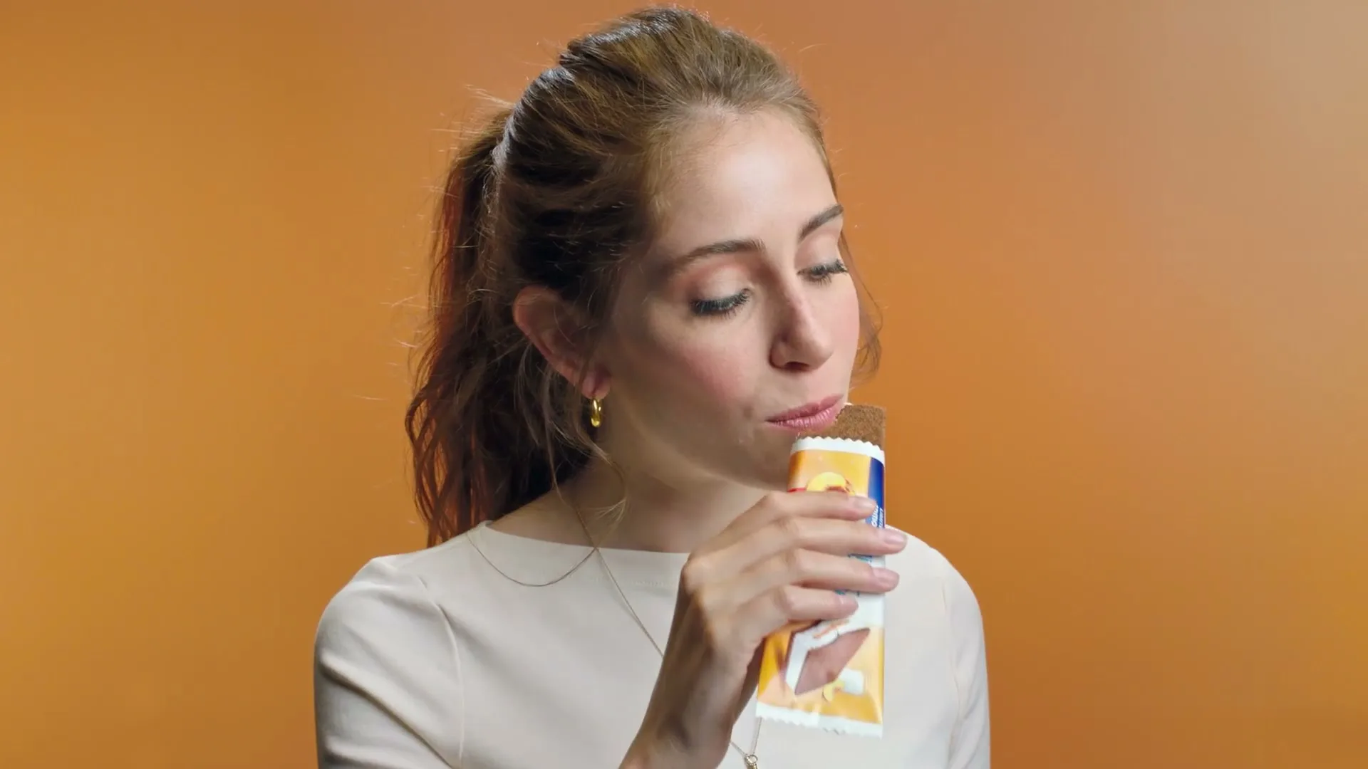 Ferrero "Kinder Fetta al Latte_Peach" (2023) commercial still