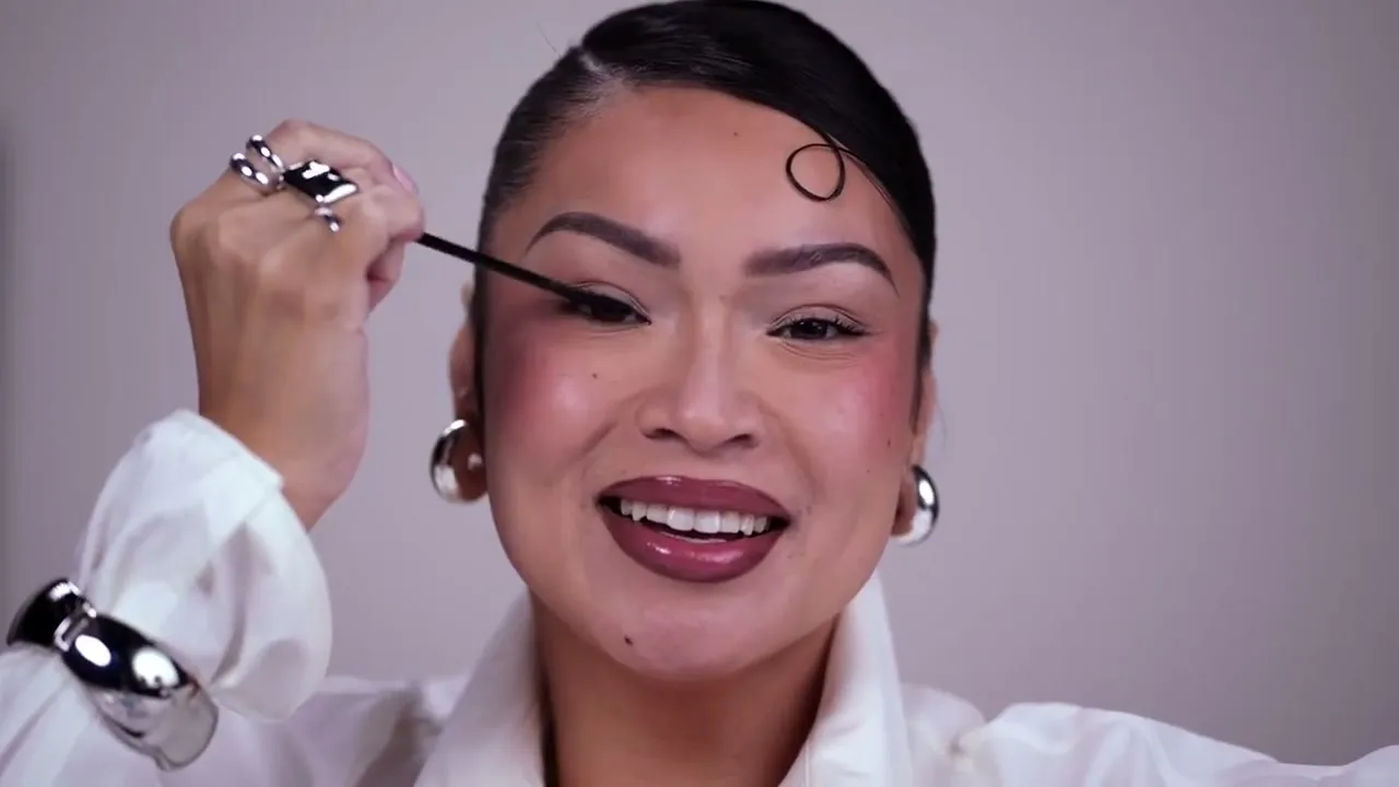 L'Oreal Paris “Meet the Extensionists” (2026), frame 2