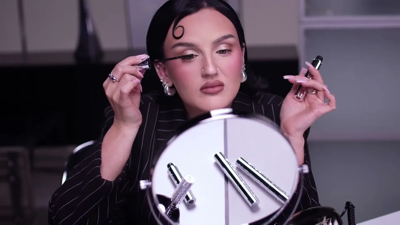 L'Oreal Paris “Meet the Extensionists” (2026), frame 6