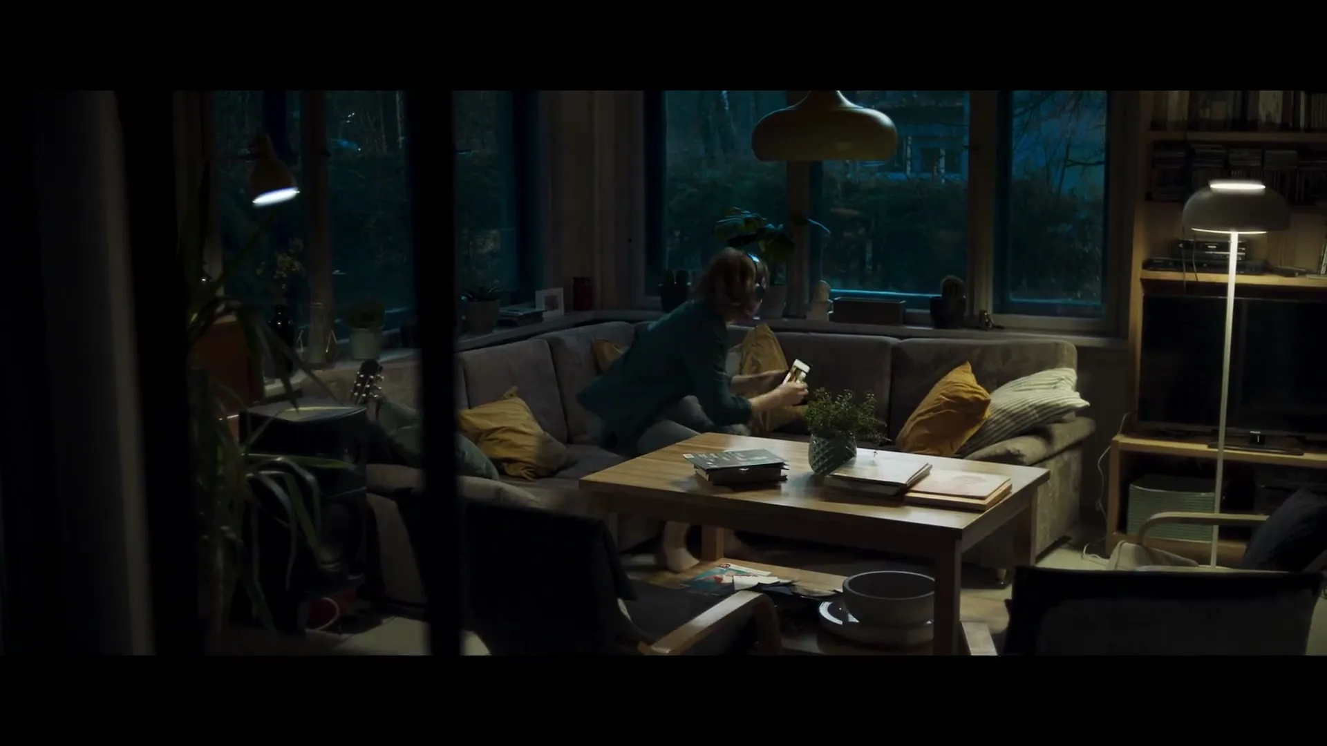 Tele2 “Use the internet responsibly” (2019), frame 4