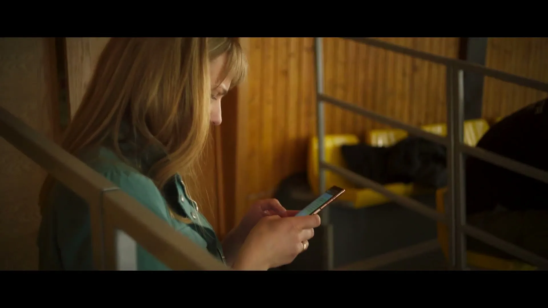 Tele2 “Use the internet responsibly” (2019), frame 6