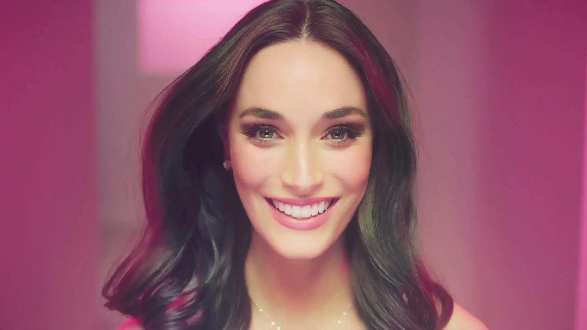 Avon "Letterbox Looks" (2019) commercial still
