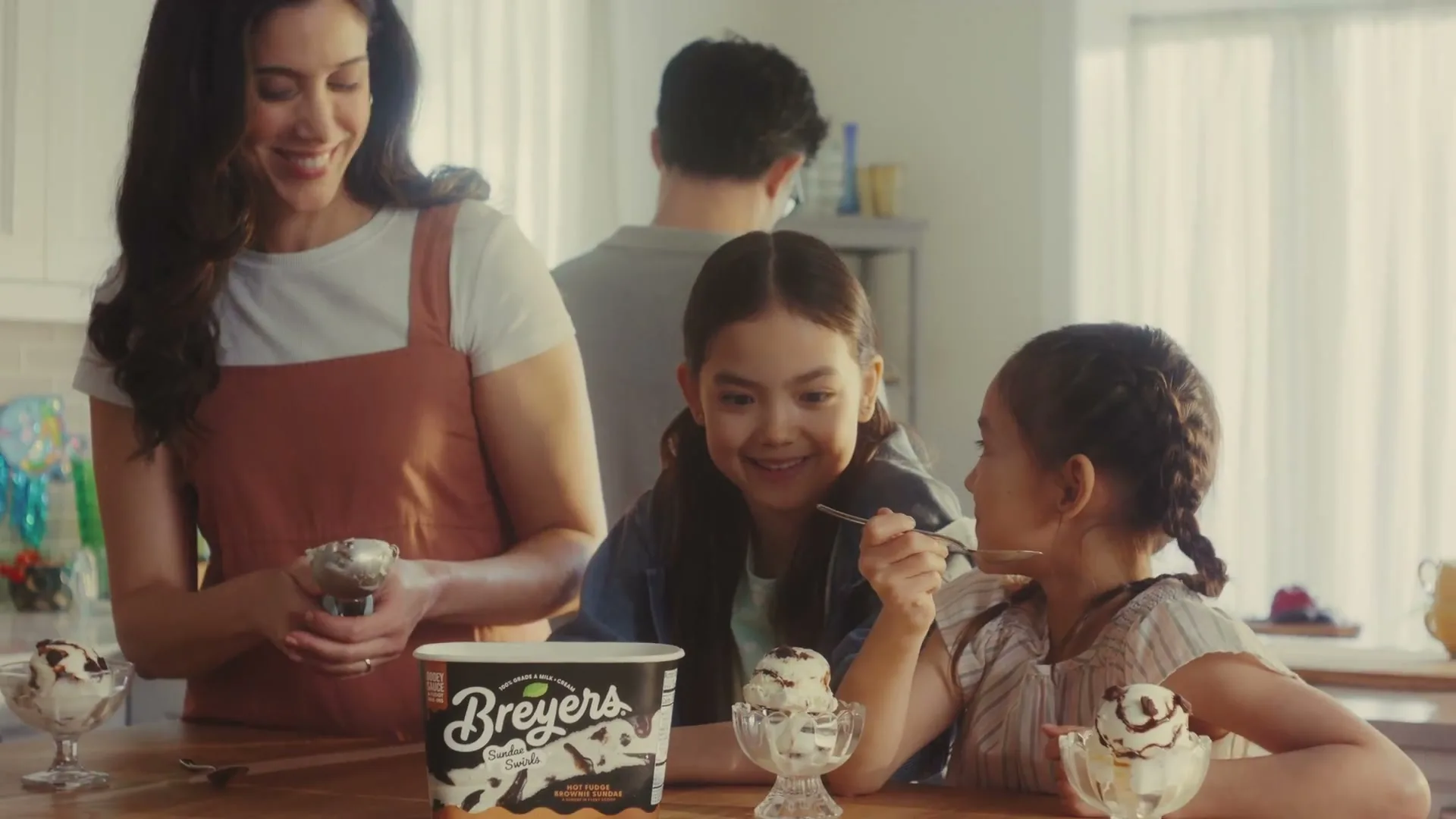 Breyers “Hot Fudge Sundae” (2026), frame 6