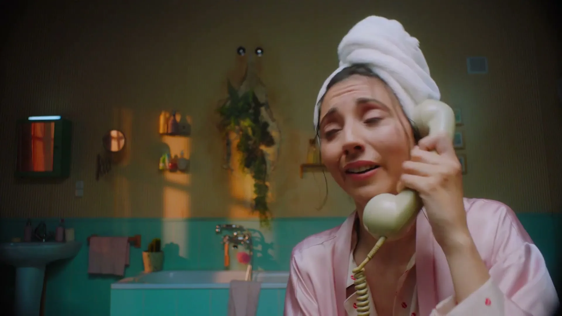 EL CORTE INGLÉS INSURANCE “The fine print Bathrooms” (2026), frame 3