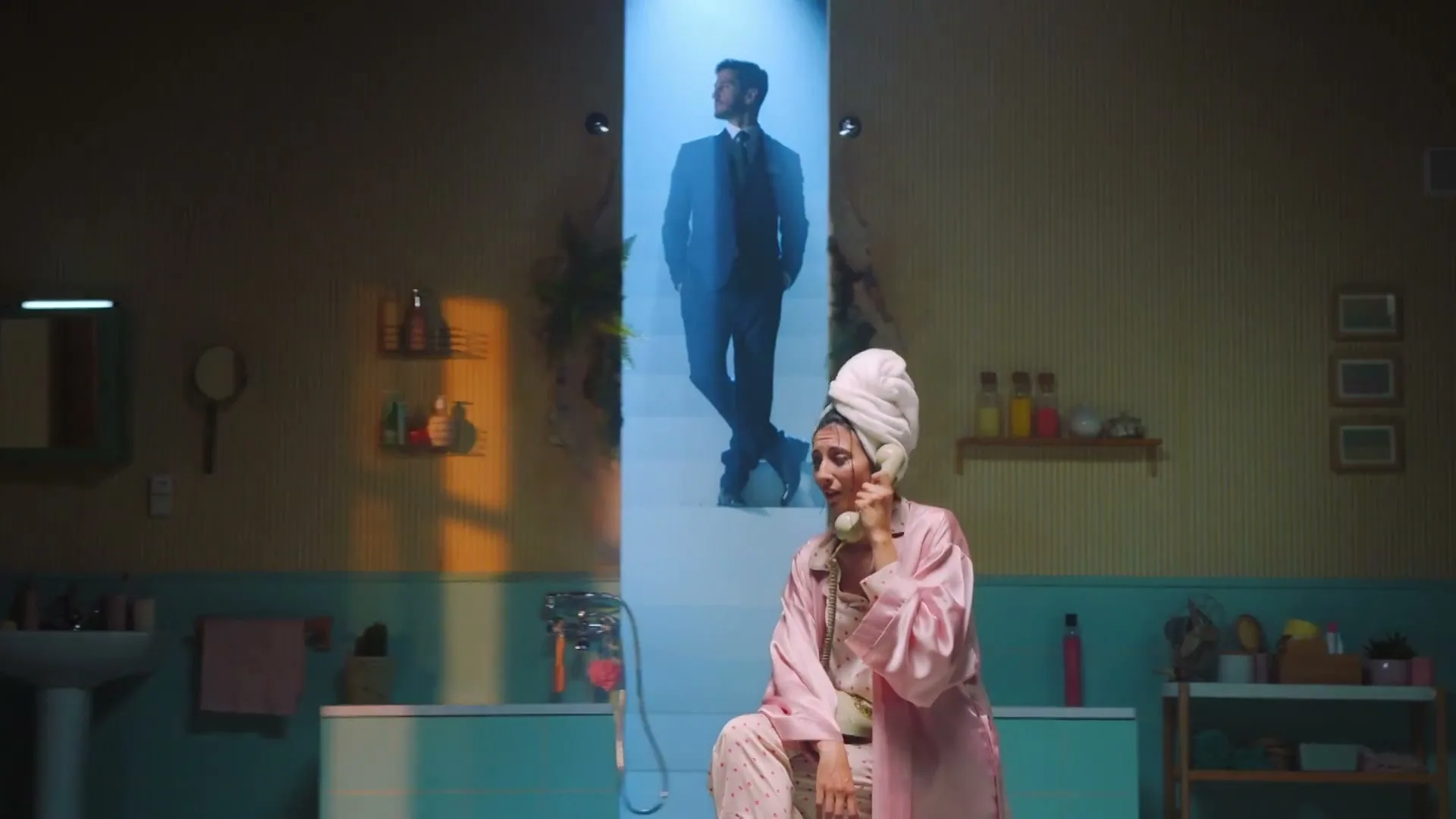 EL CORTE INGLÉS INSURANCE “The fine print Bathrooms” (2026), frame 4