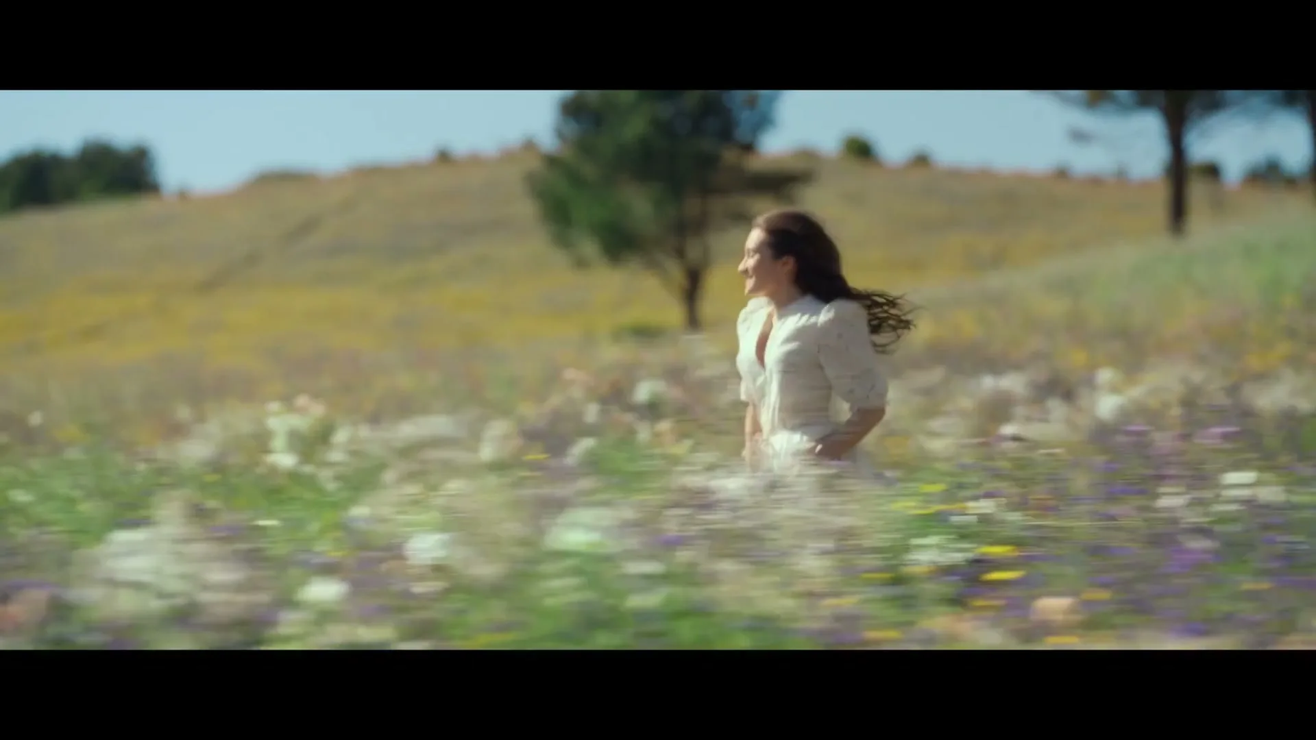 Elizabeth Arden “Find Your Moment” (2025), frame 5