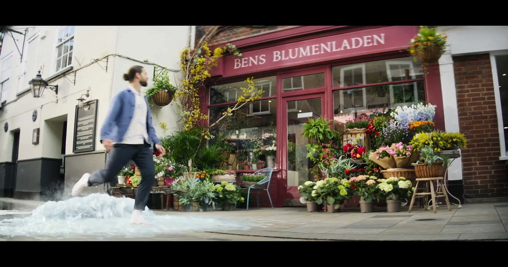 Duschdas "Tailwind" (2024) commercial still