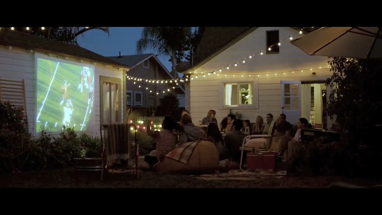Pizza Hut "Lines" (2020) commercial still
