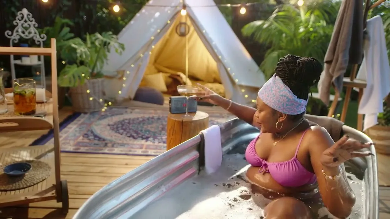 Mobicred "Glamping" (2026) commercial still