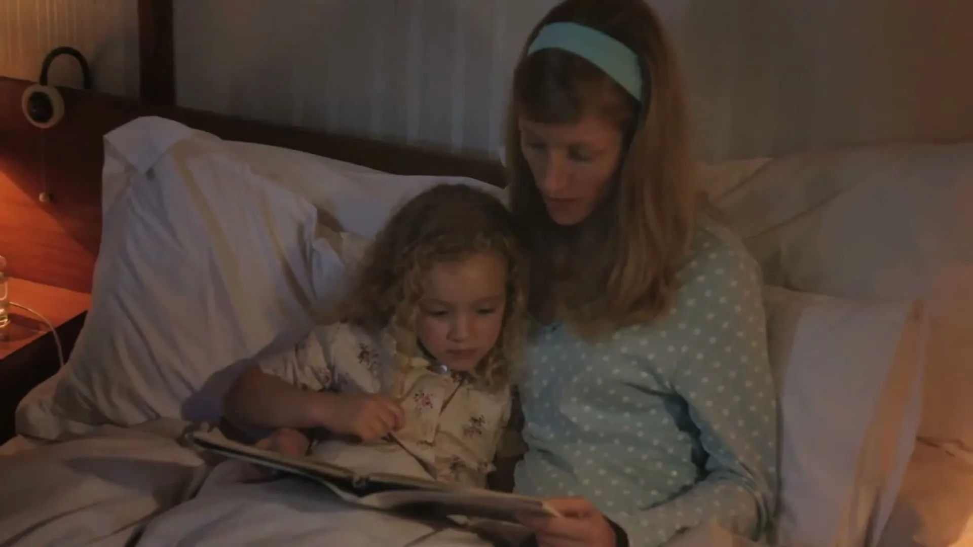 Kobo “The Gift of Reading” (2014), frame 4