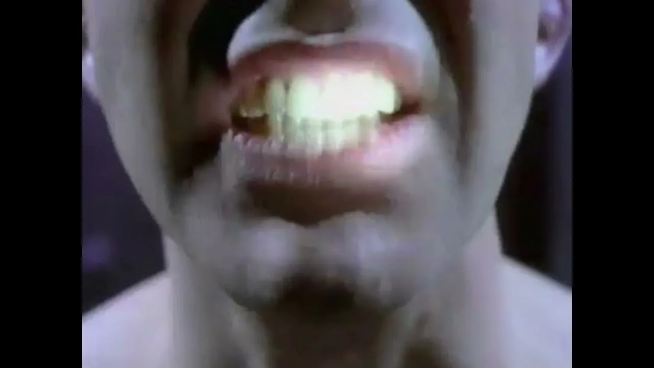 The Whitbread Beer Company “Filling” (1993), frame 5