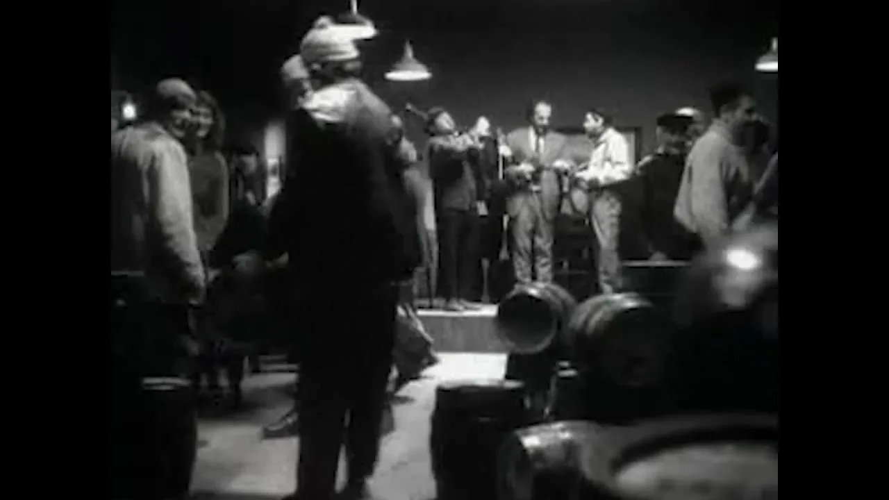 Bass Brewers “Tennent's Galore” (1993), frame 4