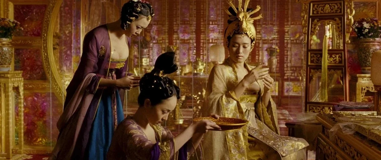 Curse of the Golden Flower (2006) movie still: medium — An opulent imperial Chinese room features intricate wooden lattice screens and ornate gold…