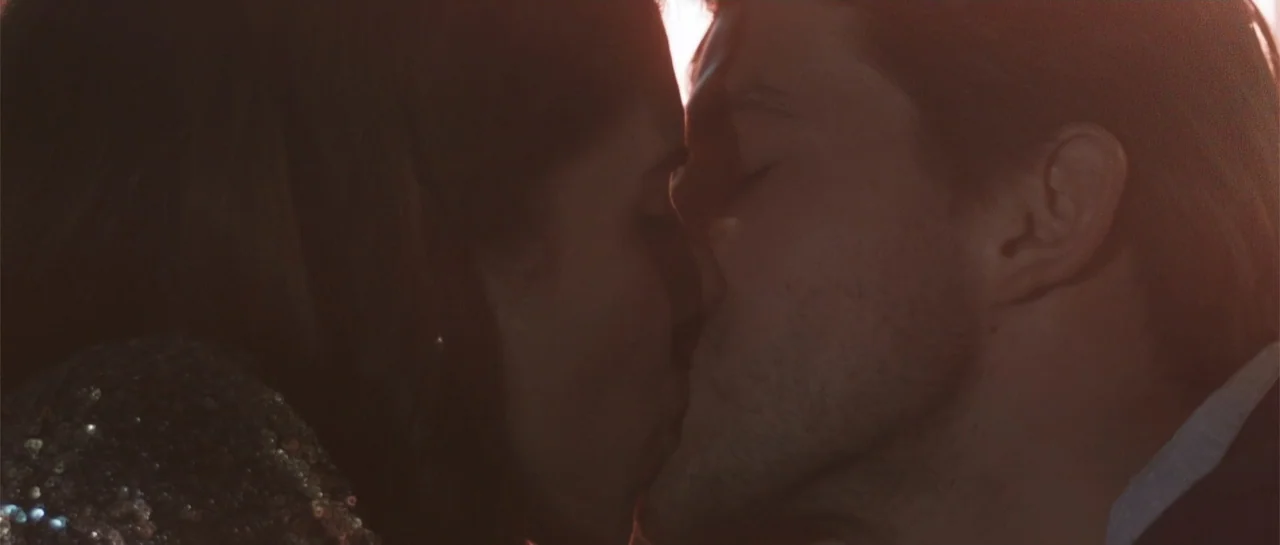 Amor Mutante (2019) movie still: closeup — An outdoor environment is illuminated by strong golden light behind two close individuals. The man and…