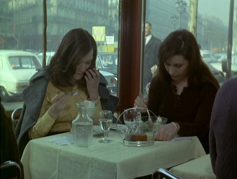 Love In The Afternoon (Chloe In The Afternoon) (L’amour l’après-midi) (1972) movie still: medium — A cafe with a white-clothed table positioned…