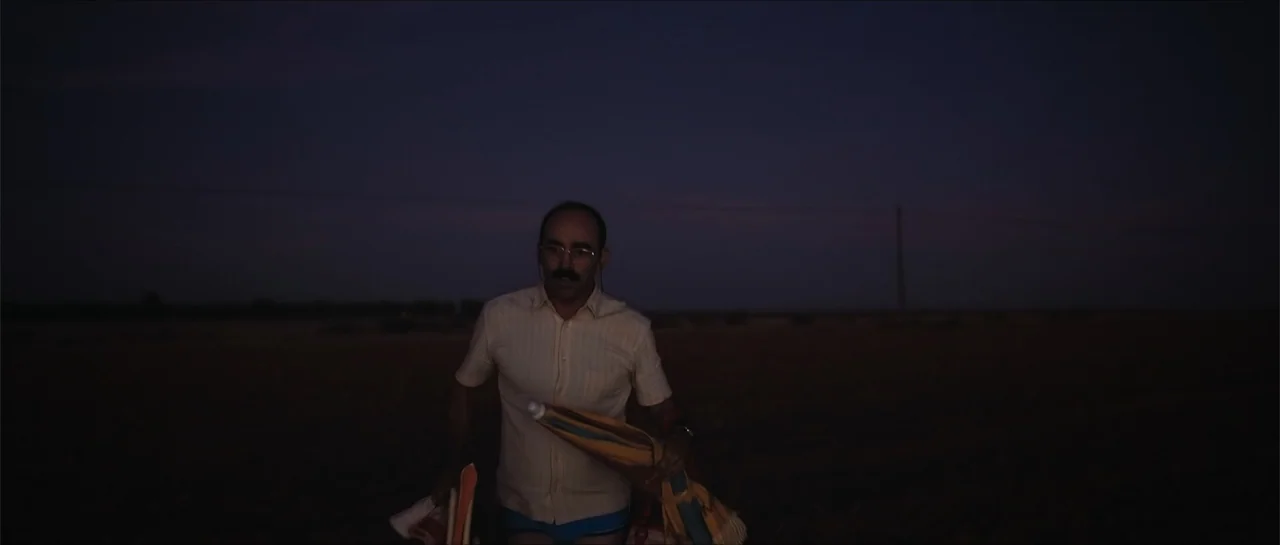 Historias lamentables (2021) movie still: medium — An open dark field at night with a distant horizon line.