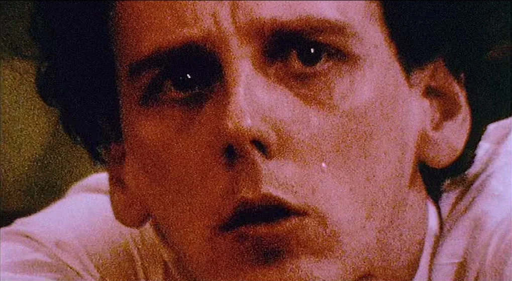 Julien Donkey Boy (1999) movie still: closeup — A man's face fills the frame in a dark indoor space. He gazes off-camera with an expression of focus.